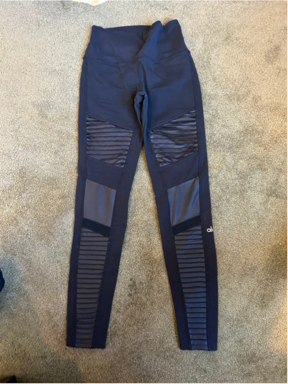 Women's Alo Moto Leggings in Black, Size M
